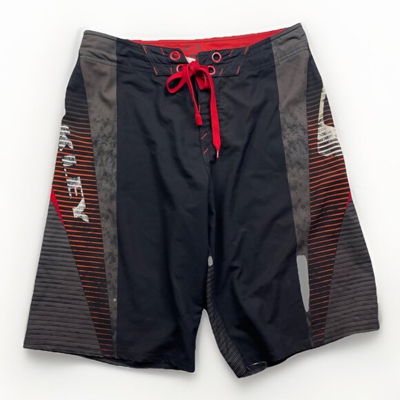 Y2K Oakley Board Shorts Mens 30 Black / Red 2000's Style Swim Trunks Surf - Picture 1 of 12